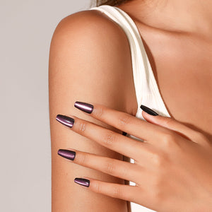 Close-up Velvet Plum plum purple velvet cat eye press-on nails reflective shimmer finish