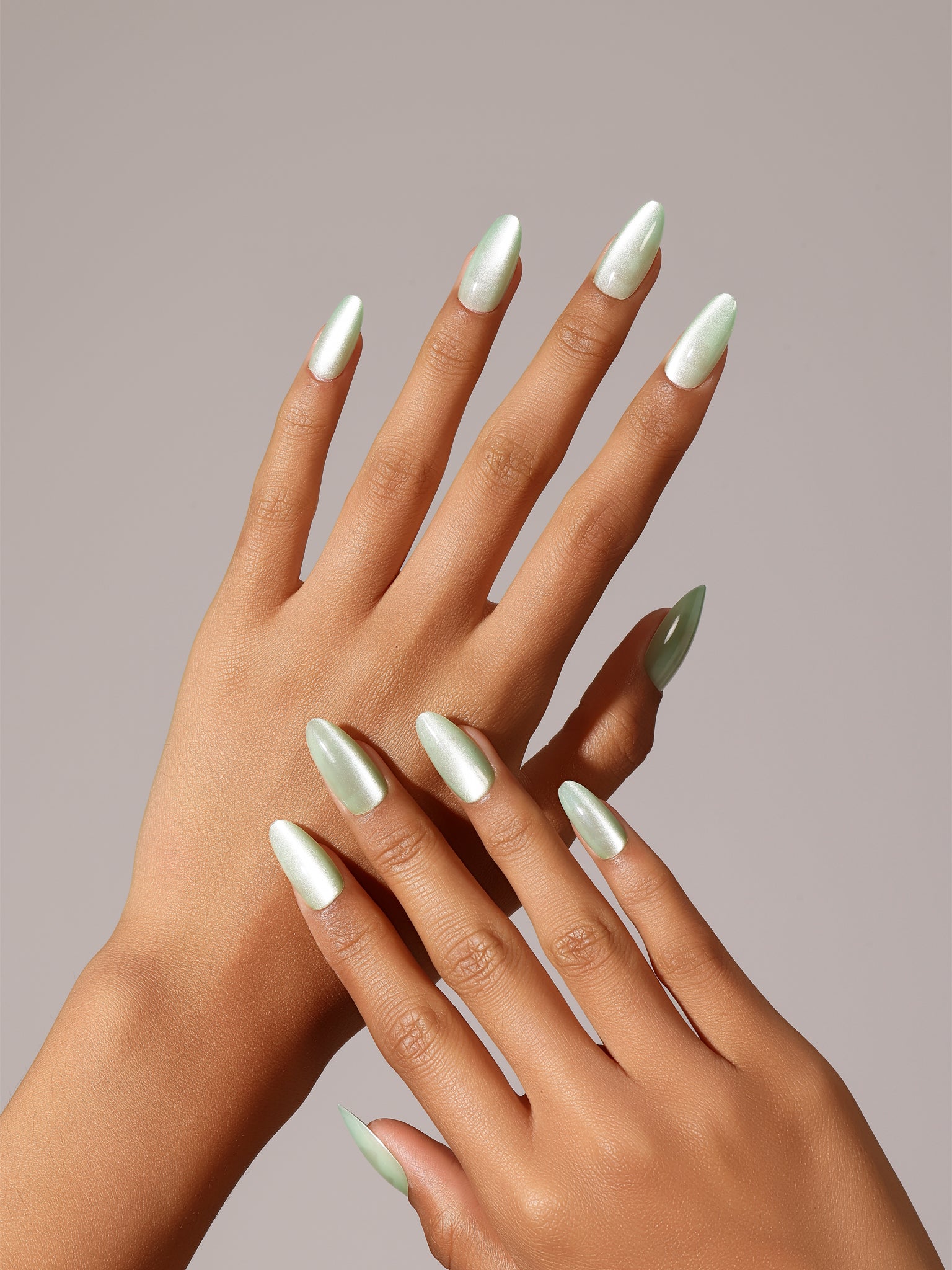 Set of green almond shape press on nails