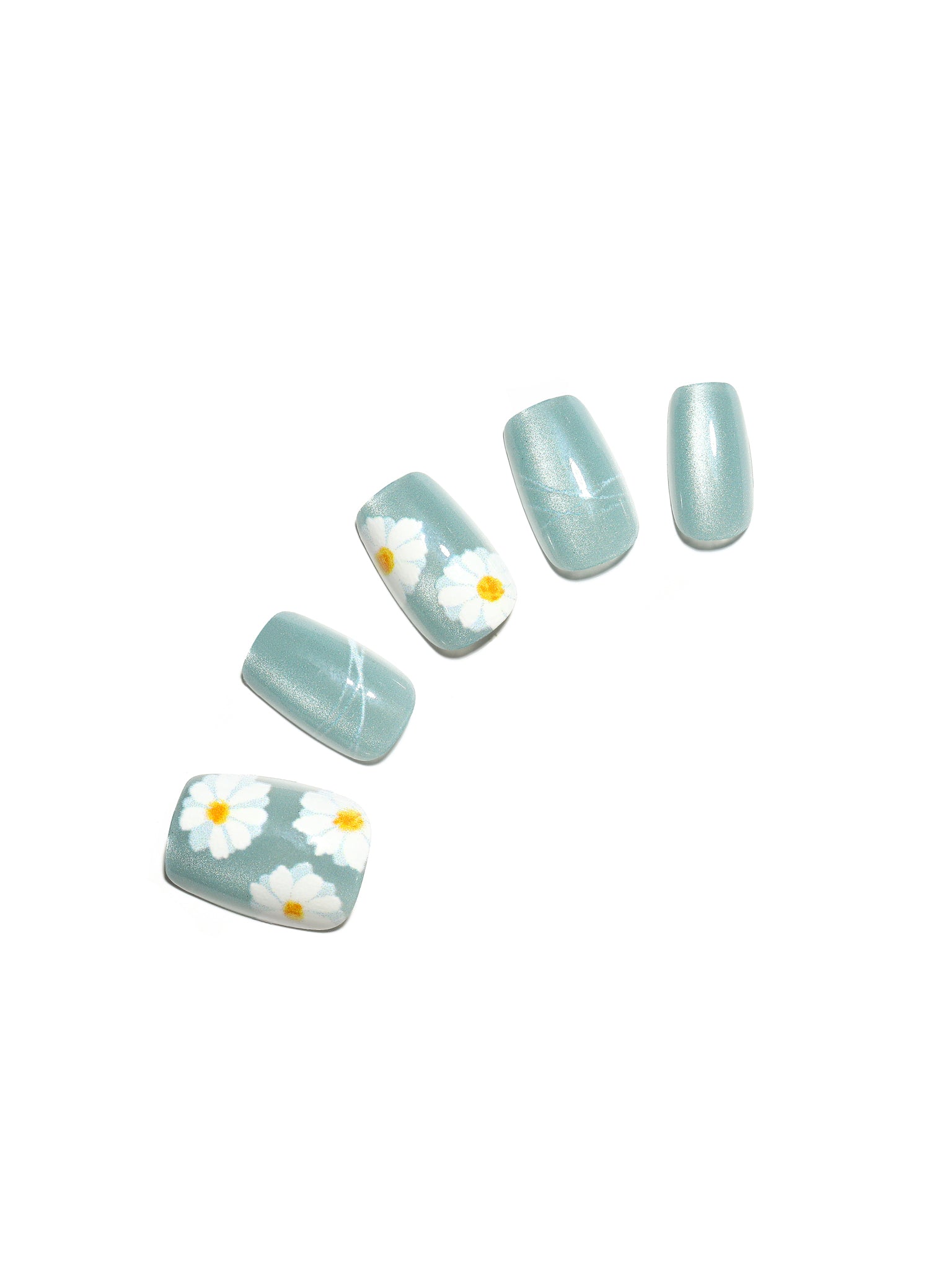 Daisy Dream medium square daisy press-on nails 30-piece set