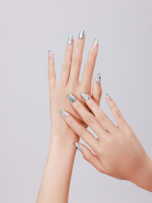 Close-up of Meadow Bloom PMMA acrylic short square mint plaid daisy press-on nails with gold detail
